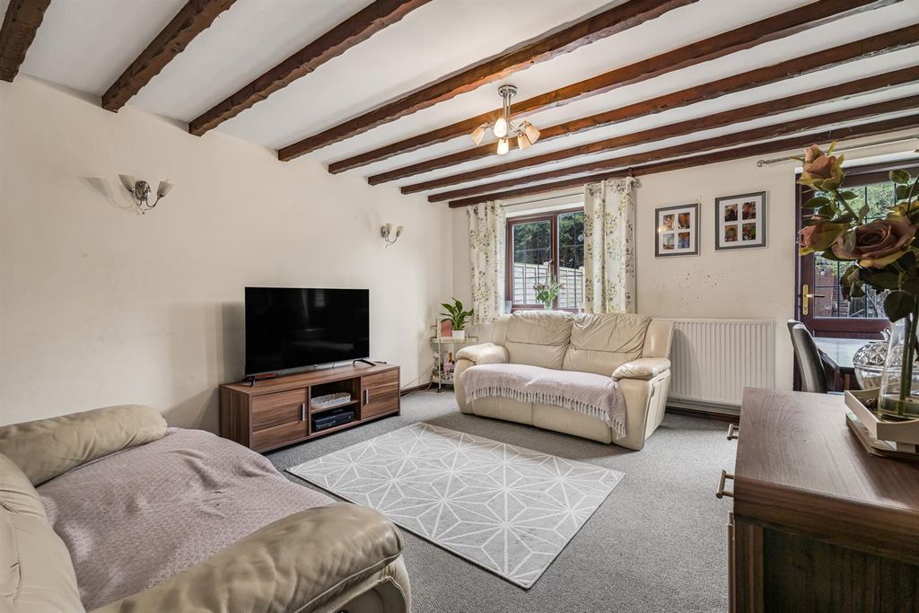 Property photo 3 of 11 2-Bed-Hatherley2.Jpg