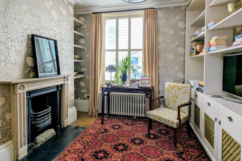 Property photo 2 of 33 Parlor Room