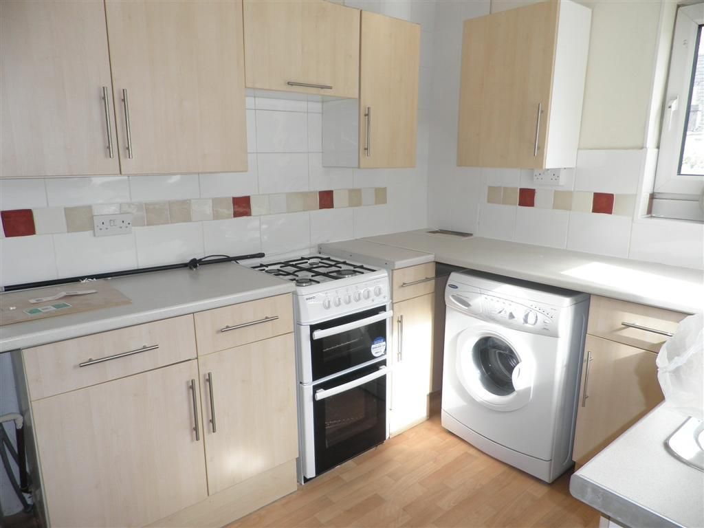 Property photo 3 of 6 Kitchen