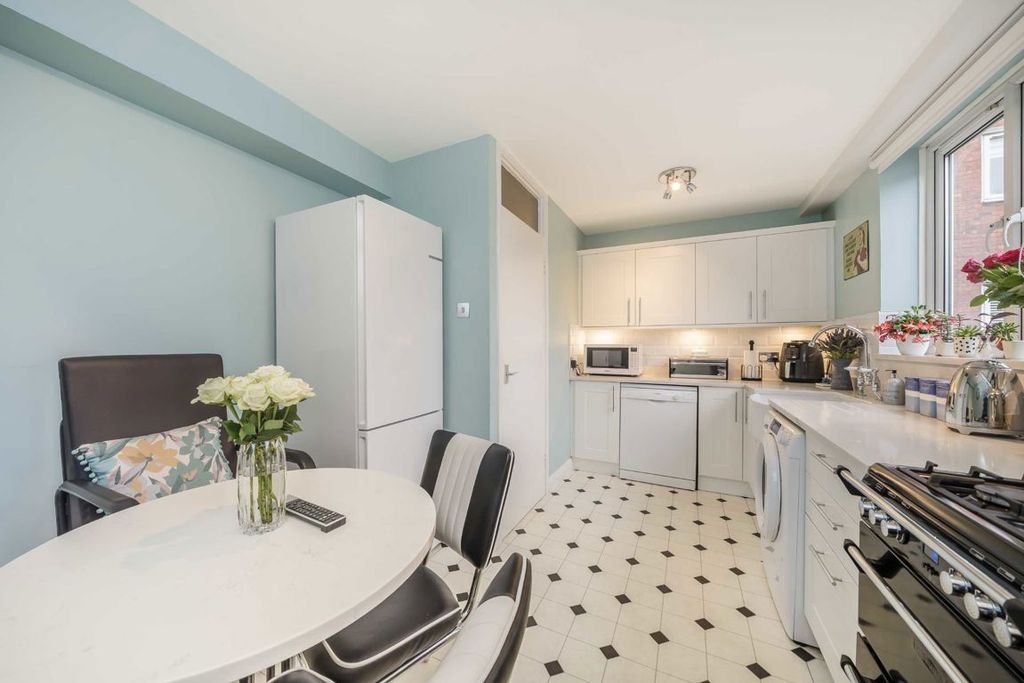 Property photo 3 of 5