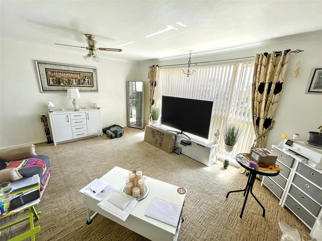Property photo 2 of 10 20260523074906_20260522-Interior-19-Oxbjah0Mdya5Ga