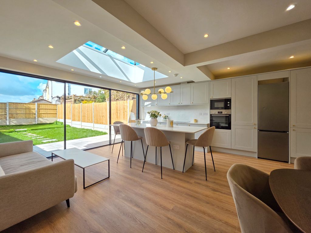 Property photo 1 of 41 Glenesk Road