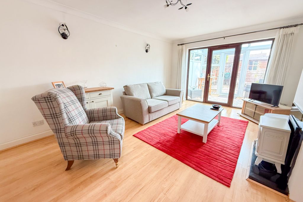 Property photo 2 of 11 Lounge