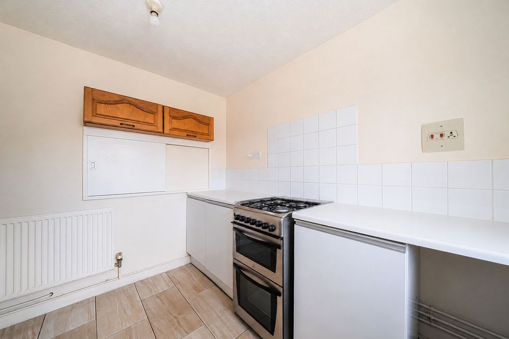 Property photo 3 of 19 Kitchen