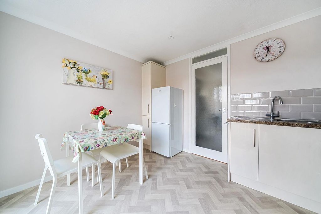 Property photo 3 of 13 1373854-6-6900B1350Df38.Jpg