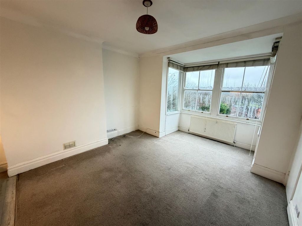 Property photo 2 of 6 Living.Jpg