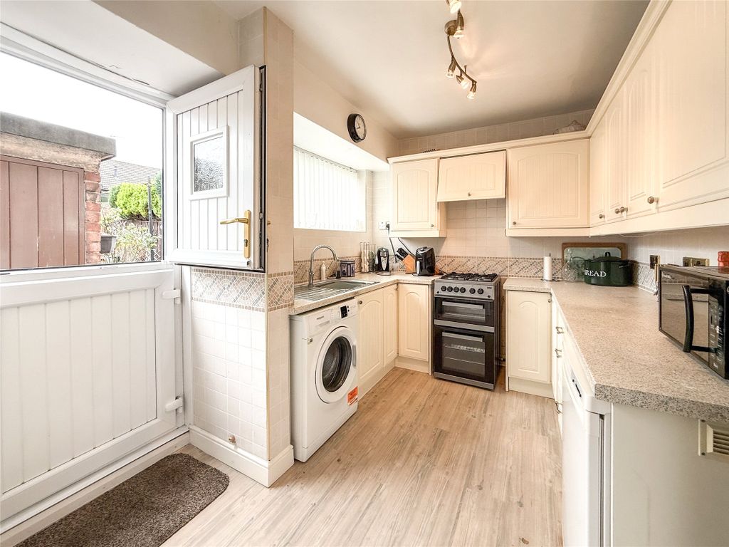 Property photo 3 of 15 Kitchen