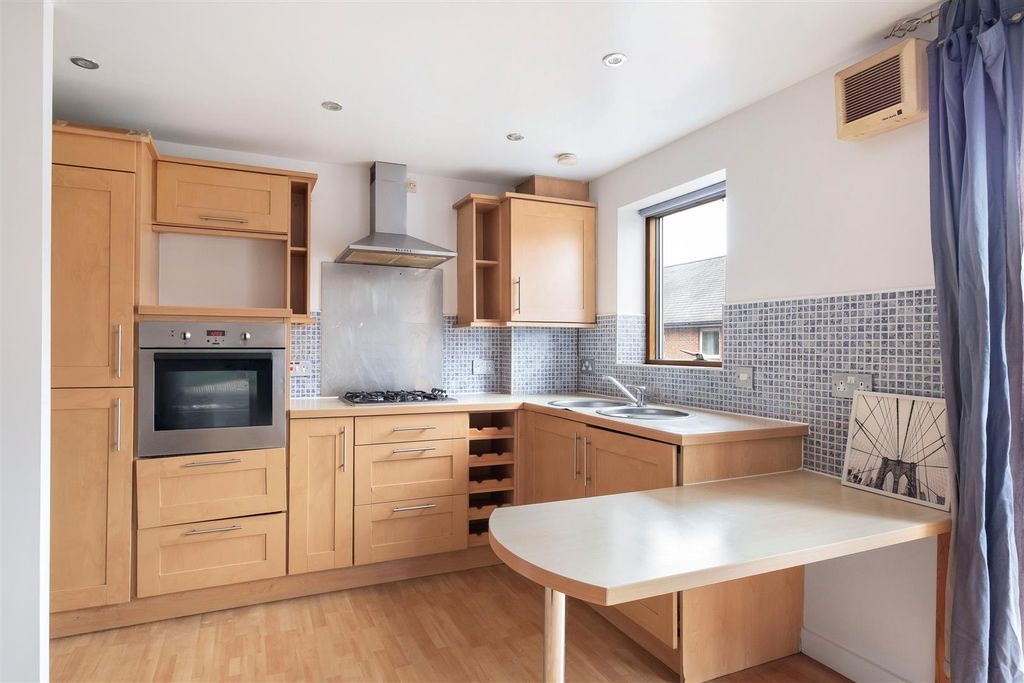 Property photo 1 of 13 Untitled (7 Of 13).Jpg