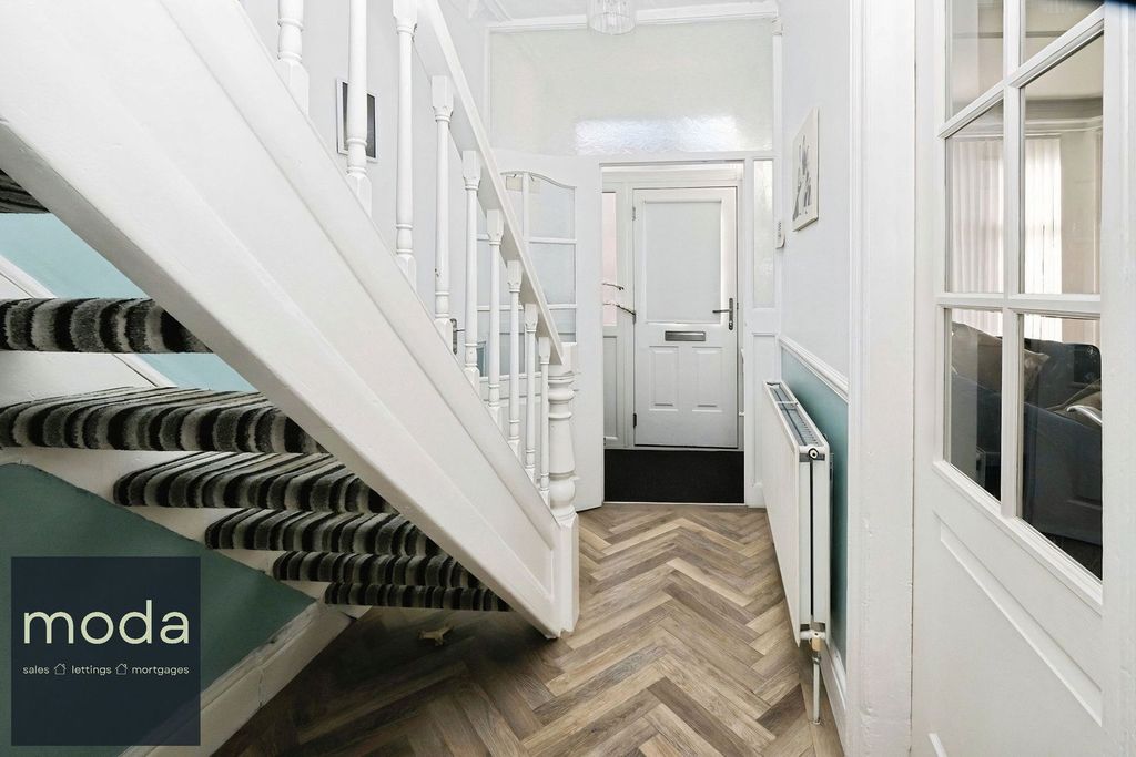 Property photo 3 of 25