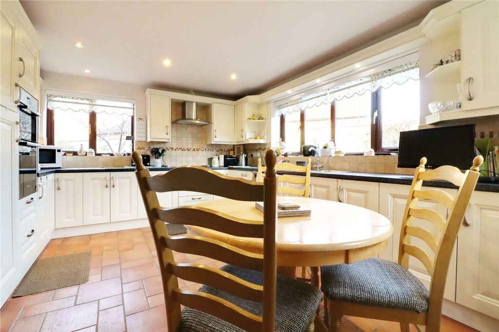 Property photo 3 of 21 Picture No. 18