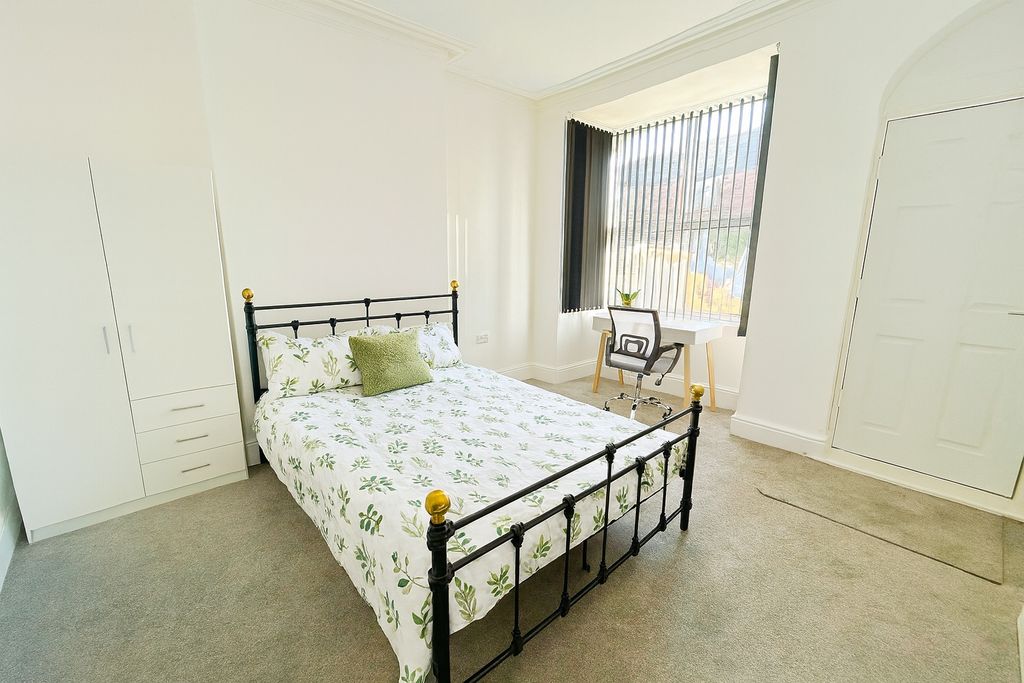 Property photo 1 of 6 Bright And Inviting Bedroom Featuring A Stylish Me...