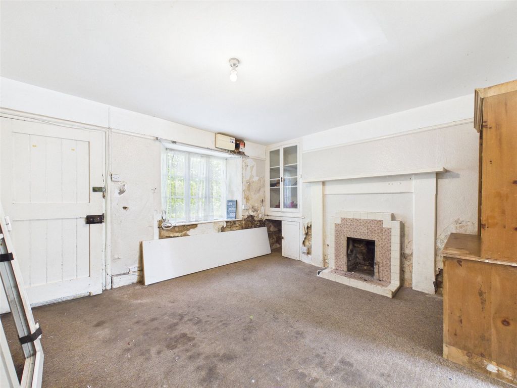 Property photo 3 of 13 Living Room