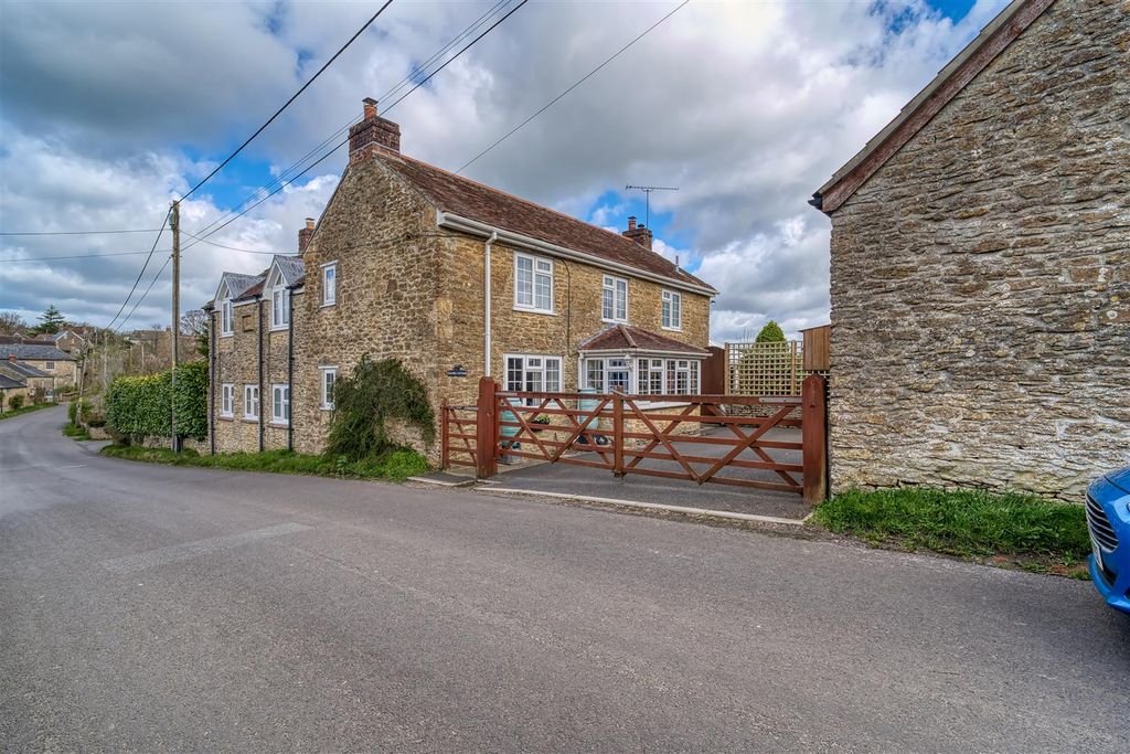 Property photo 1 of 12 Side