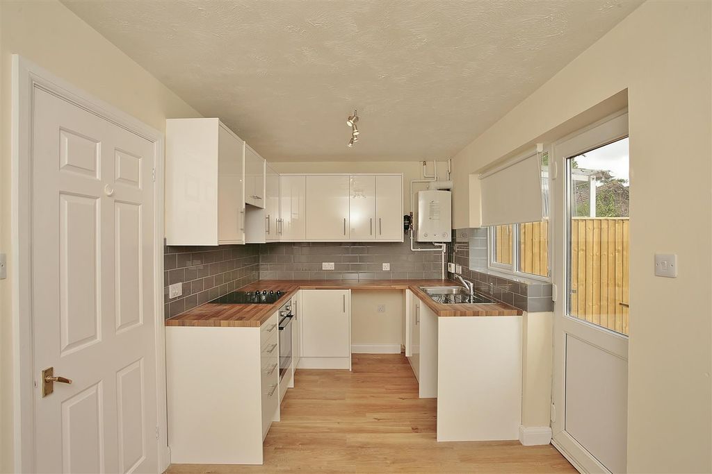 Property photo 3 of 6