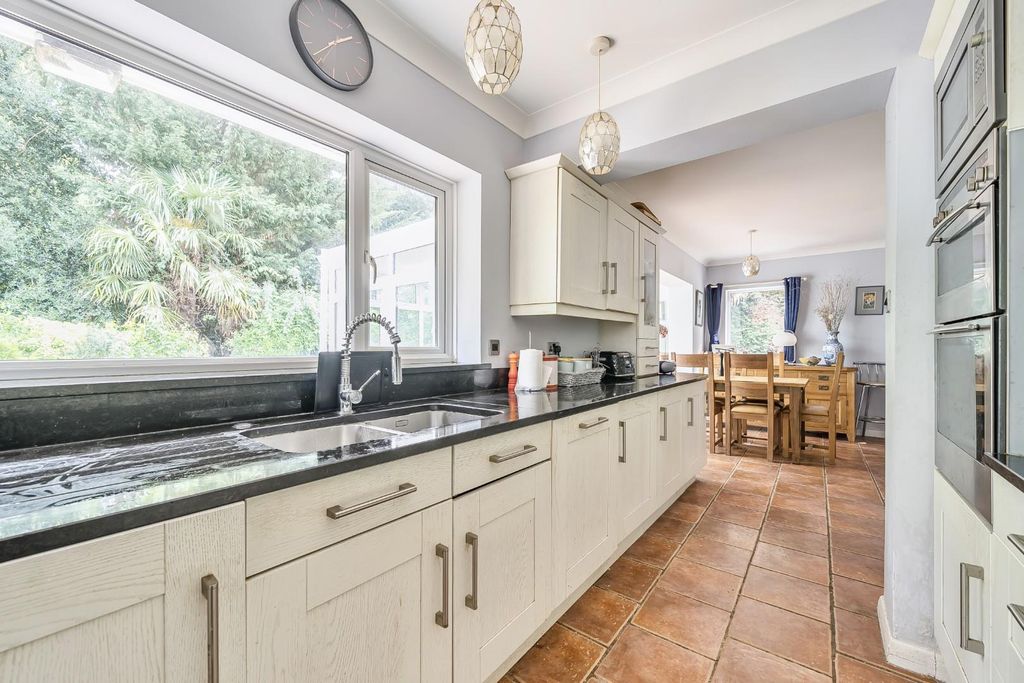 Property photo 2 of 25 1359905-16-68d82dc7480ce.Jpg