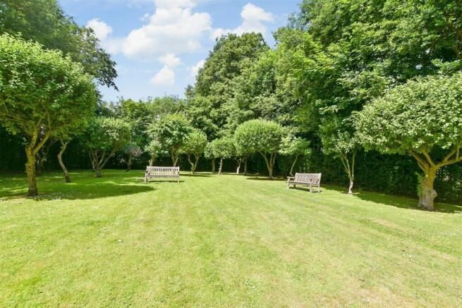 Property photo 2 of 13 Garden