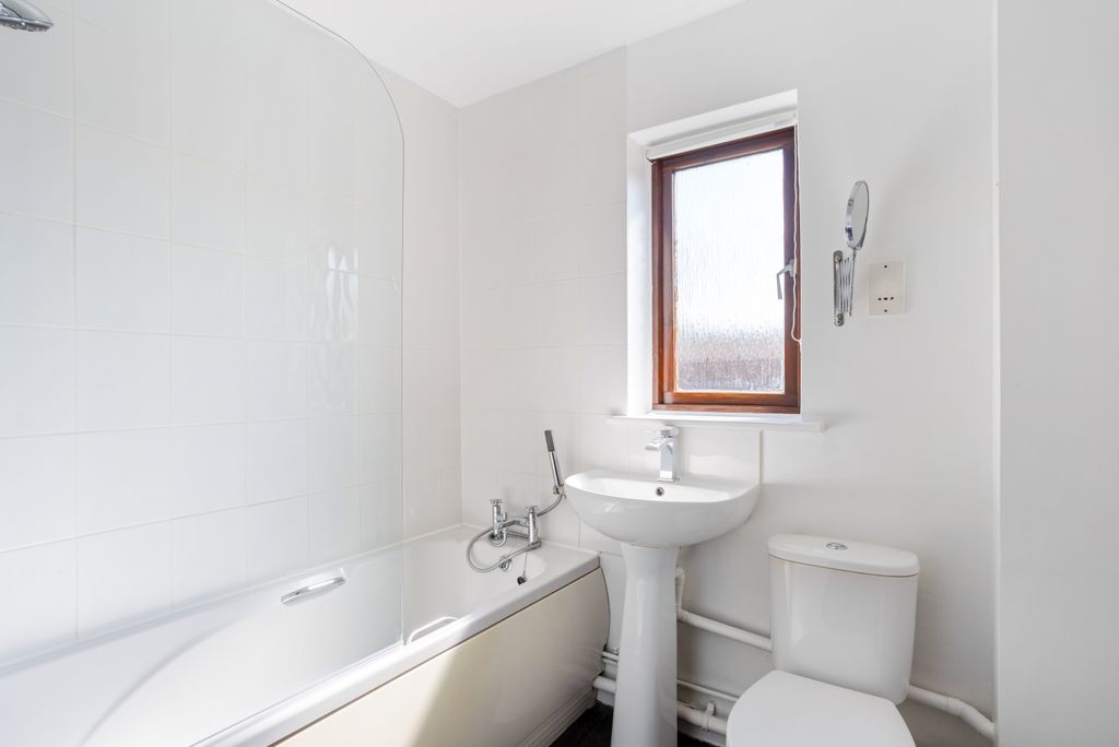 Property photo 3 of 8 Bathroom