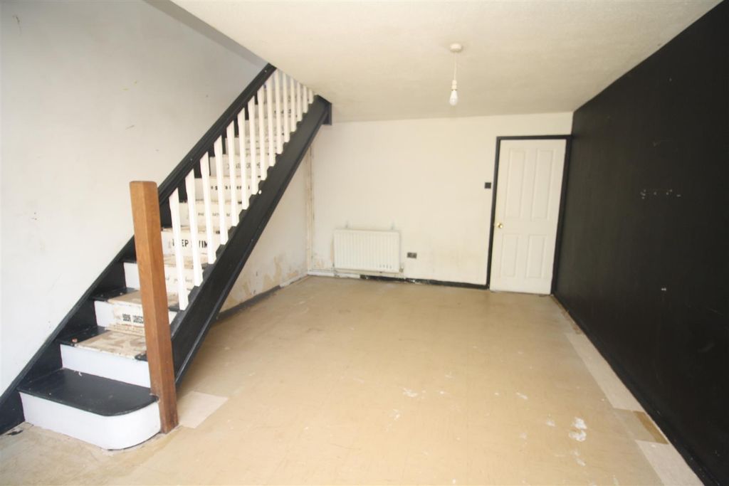 Property photo 3 of 9 Lounge