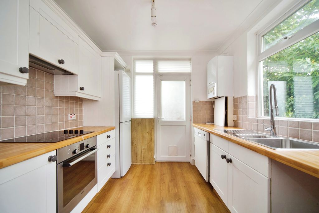 Property photo 2 of 12 Kitchen