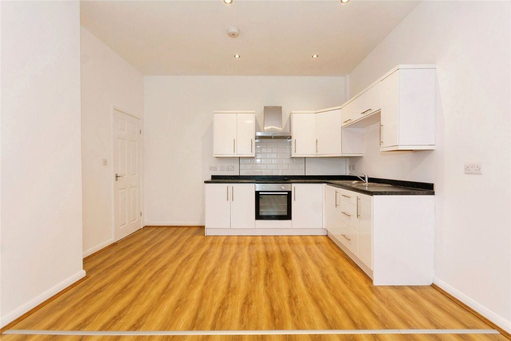 Property photo 2 of 17 Picture No. 02