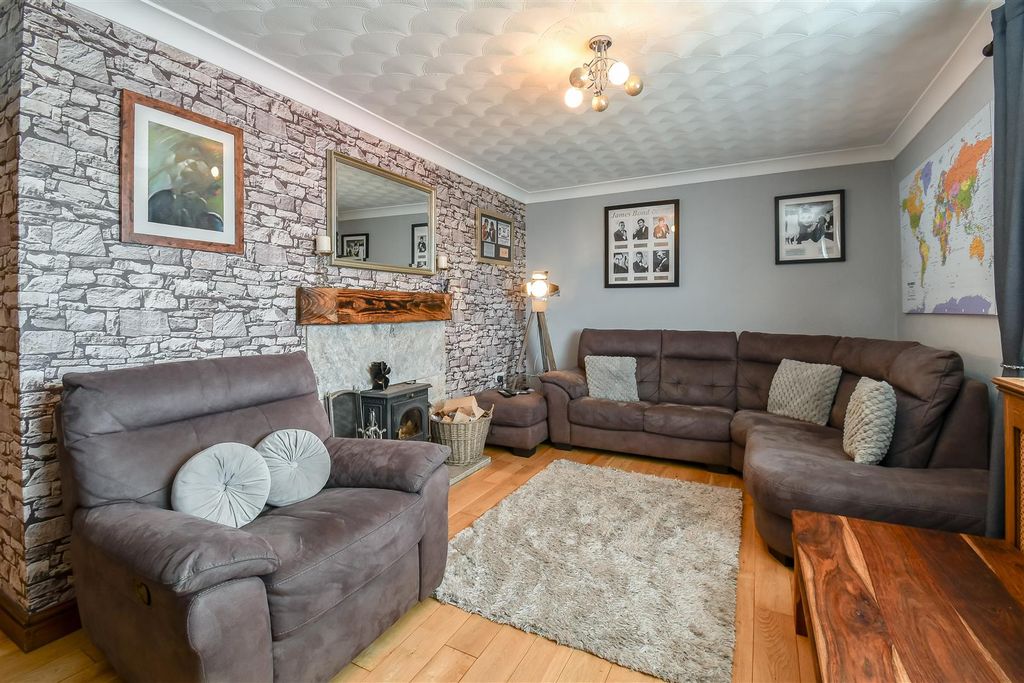 Property photo 2 of 22 Living Room