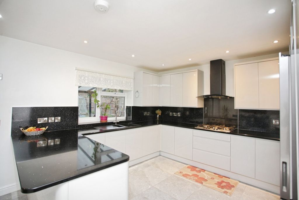 Property photo 2 of 26 Pbox-Img.Jpg