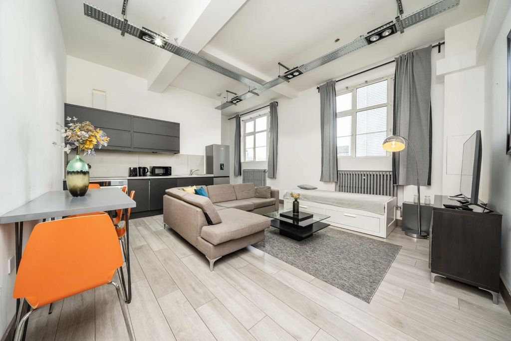 Property photo 1 of 6