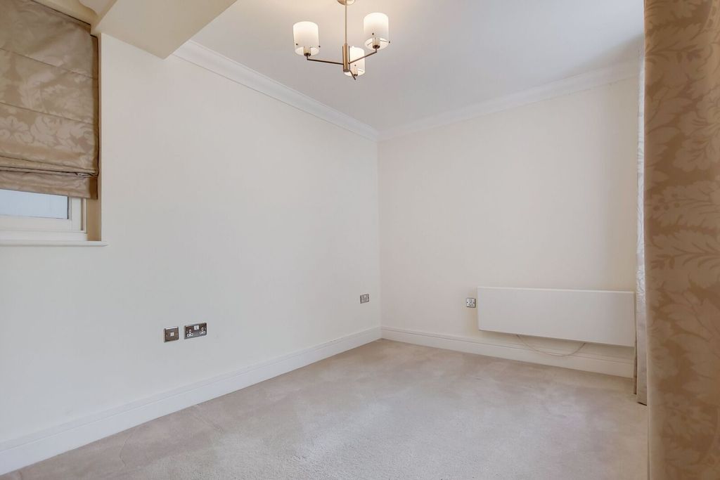 Additional image 14 of 3 bed flat for saleBridge Road, Hampton Court, East Molesey KT8