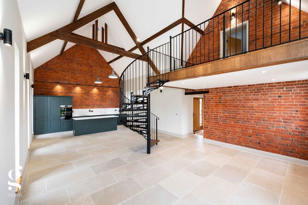 Property photo 2 of 26