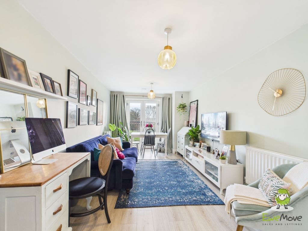 Property photo 3 of 25 Cam03778G0-Pr0369-Still012