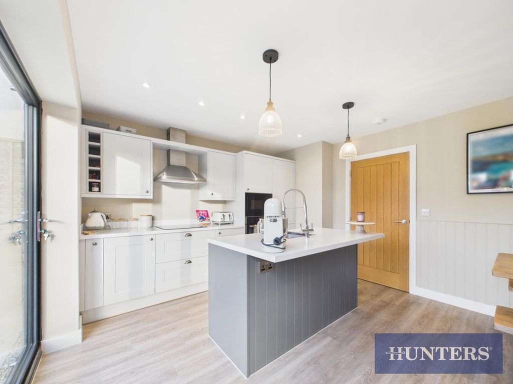 Property photo 2 of 19 Kitchen