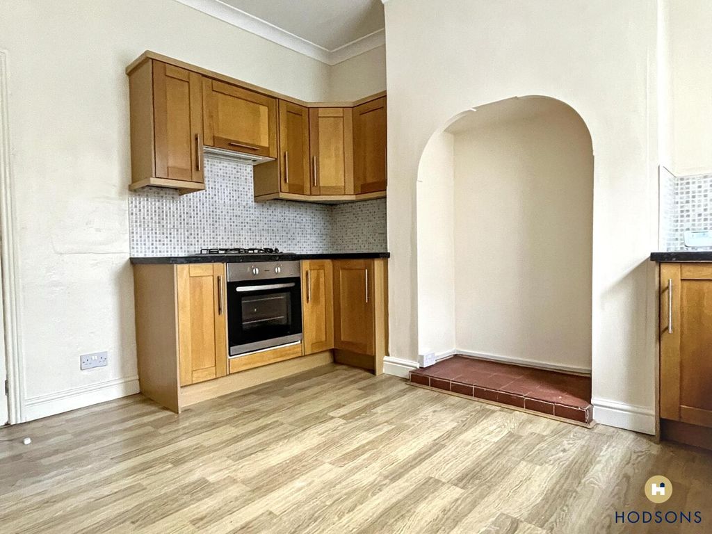 Property photo 3 of 8 Kitchen