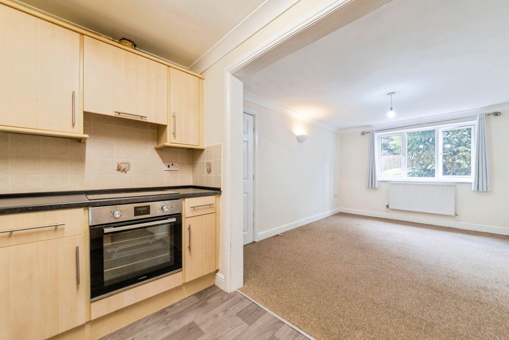 Property photo 2 of 11 7_University_Court-8