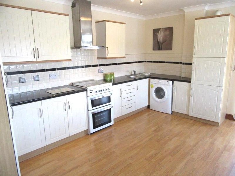 Property photo 2 of 10 Kitchen