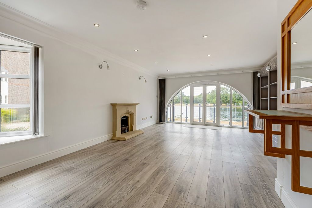 Property photo 2 of 16 Reception Room