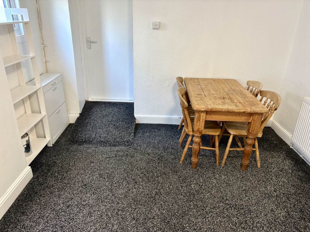 Property photo 3 of 12 Img_3890