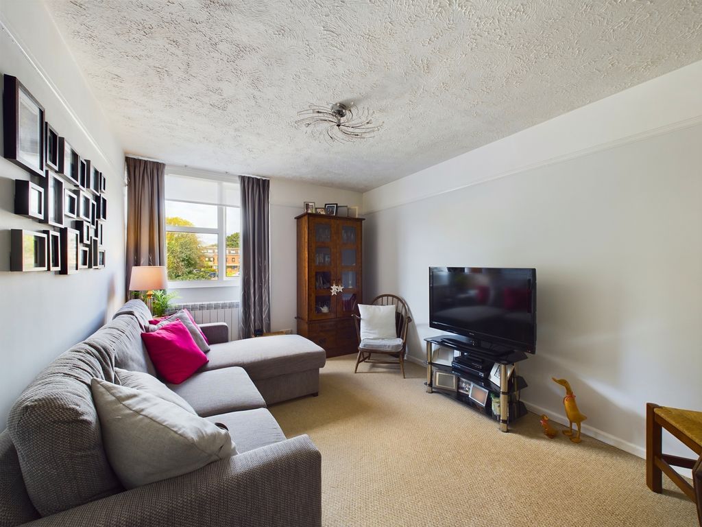 Property photo 2 of 6 Cam03519G0-Pr0043-Still002