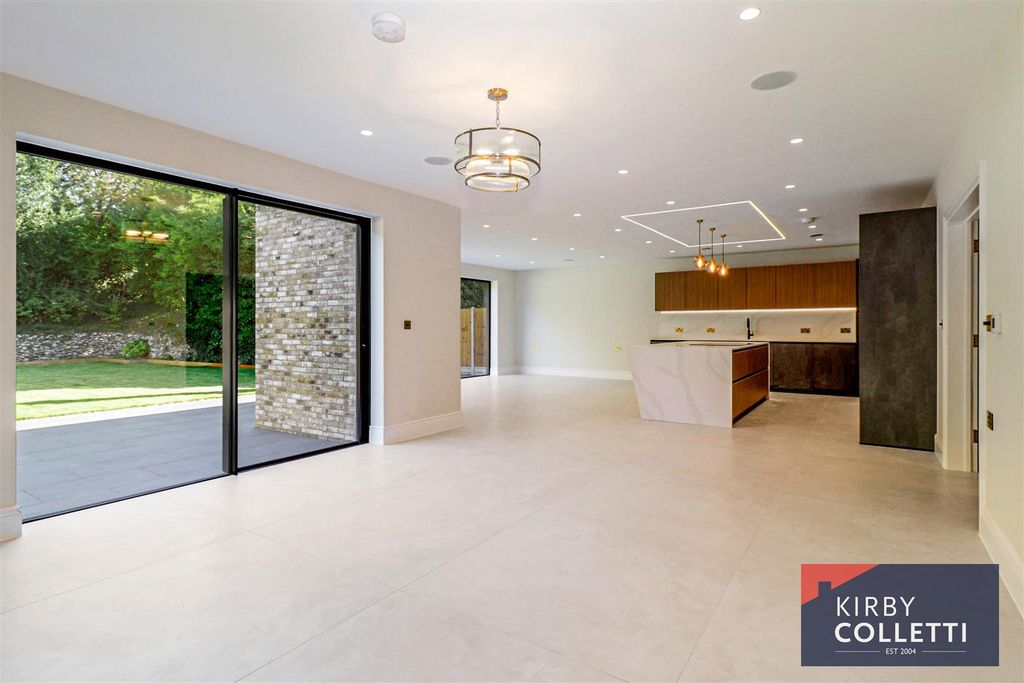 Property photo 3 of 39