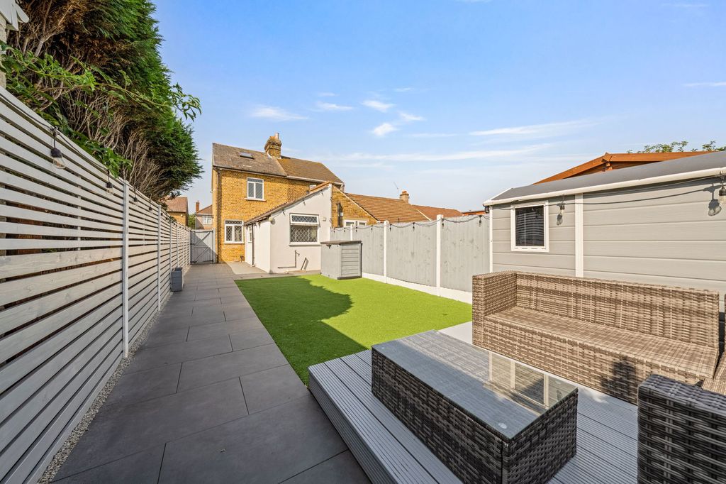 Property photo 2 of 20