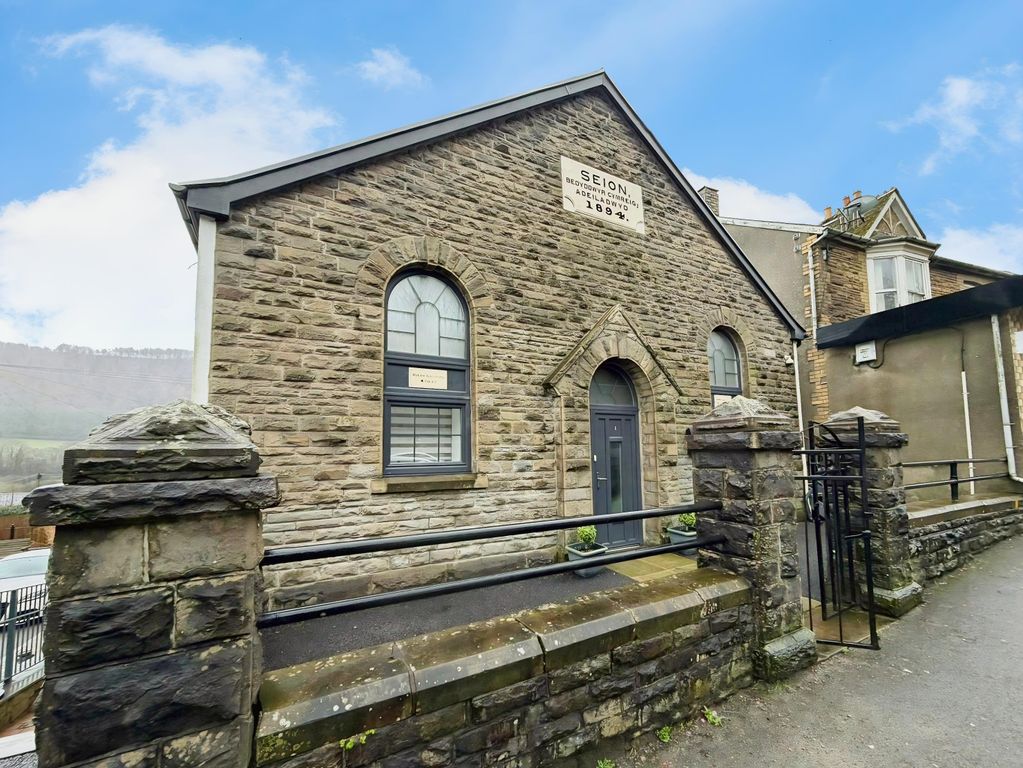 Property photo 1 of 8