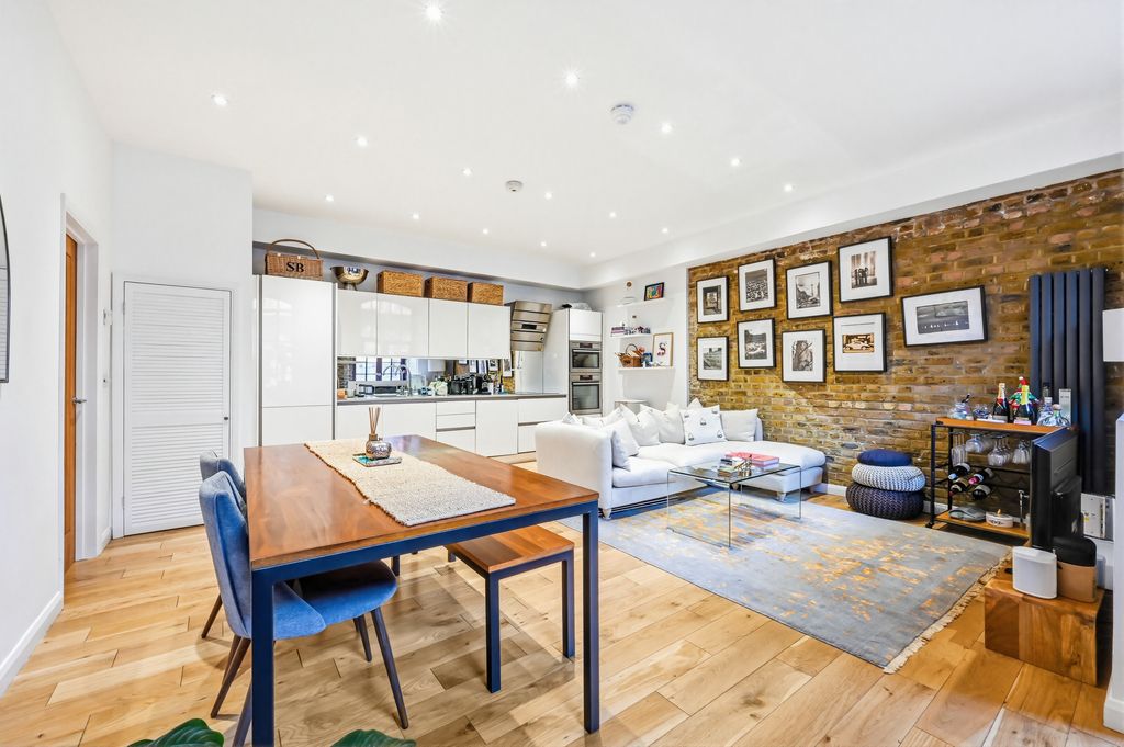 Property photo 2 of 7