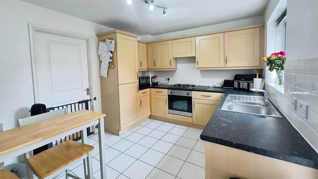 Property photo 3 of 35