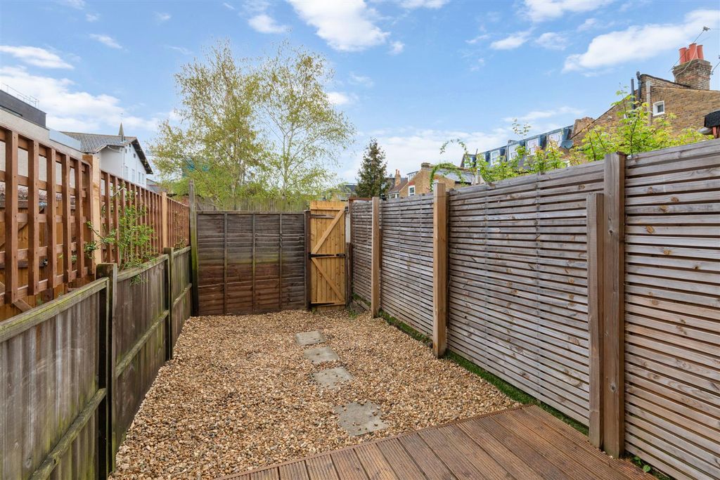 Property photo 2 of 11 Private Garden