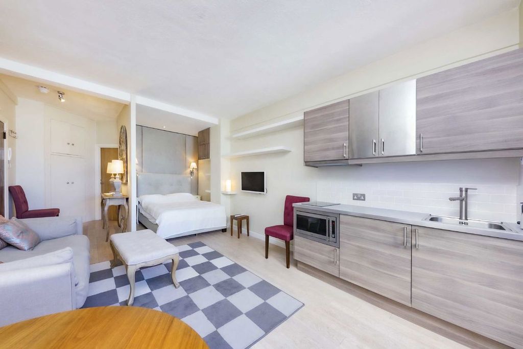 Property photo 2 of 6