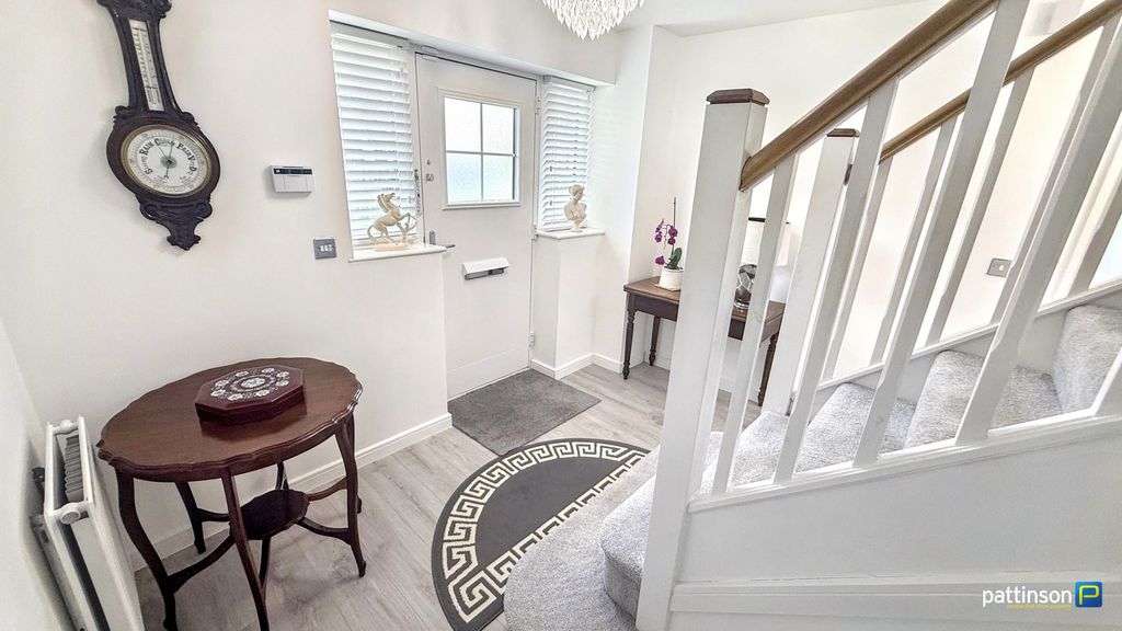 Property photo 2 of 33