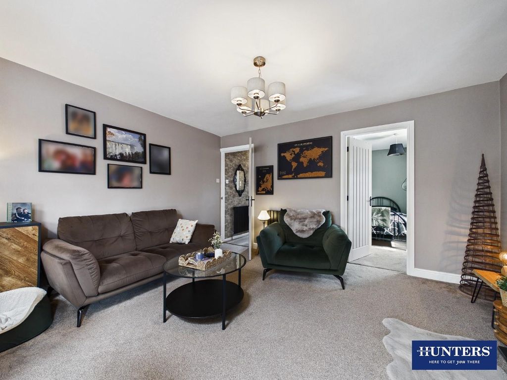 Property photo 1 of 13 Living Room