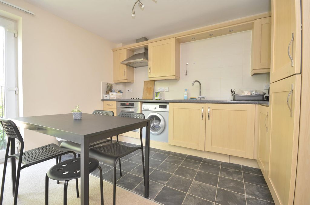 Property photo 3 of 9 Kitchen