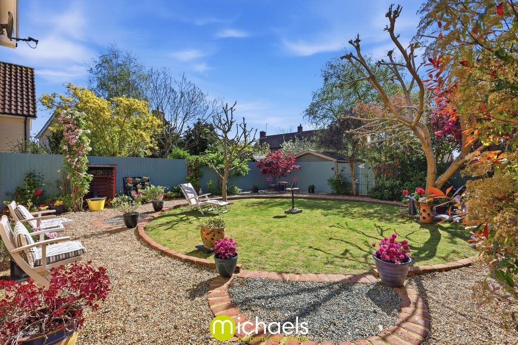 Property photo 2 of 39