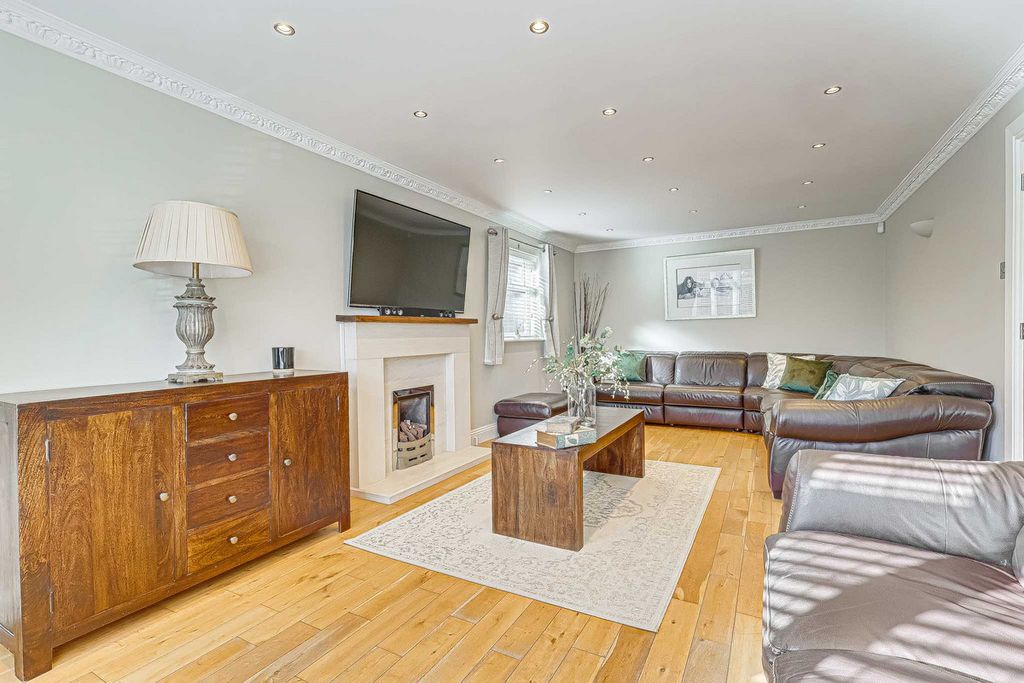 Property photo 2 of 38