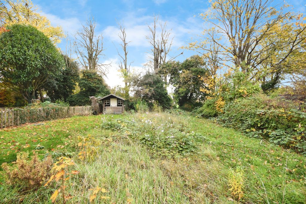 Property photo 3 of 18 Front Garden